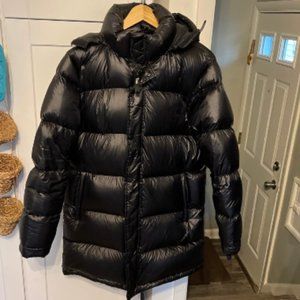 COPY - Aritzia TNA the super puff gloss black size M